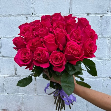 Букет из розовых роз с доставкой  в Саратове